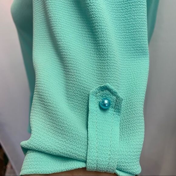 Bebe mint green short sleeve blouse size medium - Picture 6 of 11
